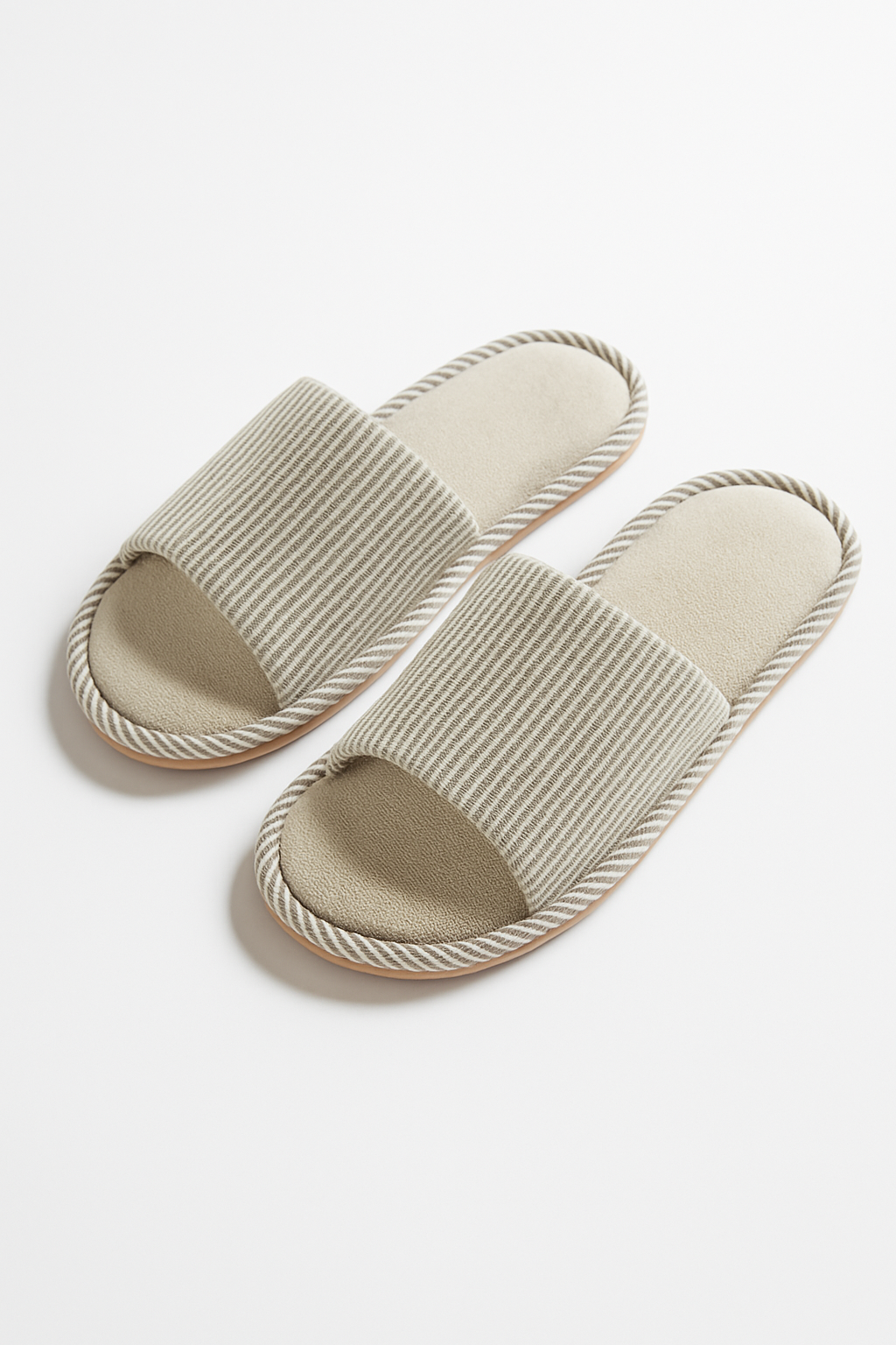 Chaussons homme blanche à rayure fine grise | Confortables & Antidérapants